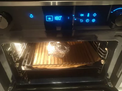 5 Steps: Whole Burger + Fries Perfect Oven Reheating : 3 minutes quick heating at 180&deg;C